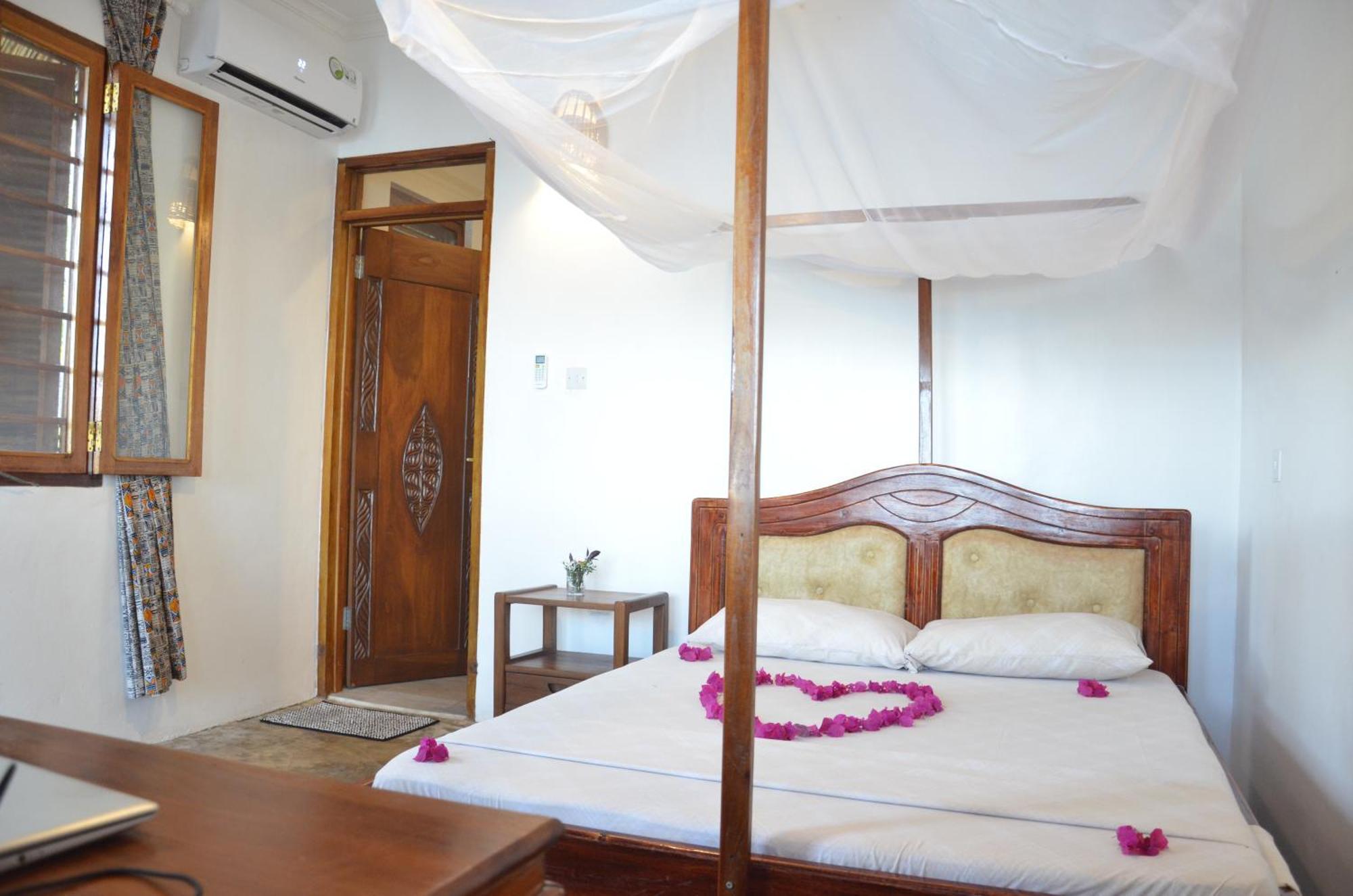 Lui Ushongo Beach House Pangani 외부 사진
